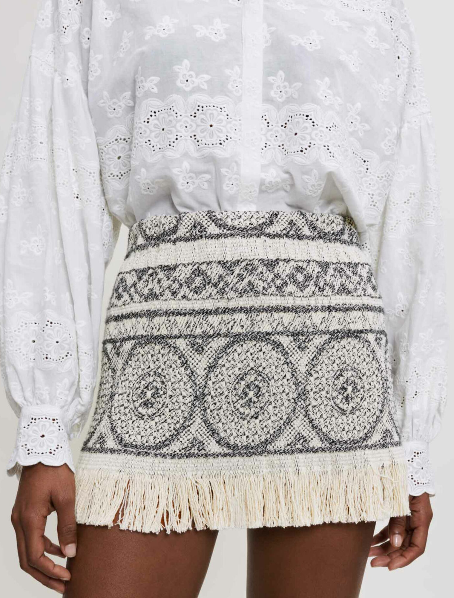 Falda corta con flecos de jacquard
