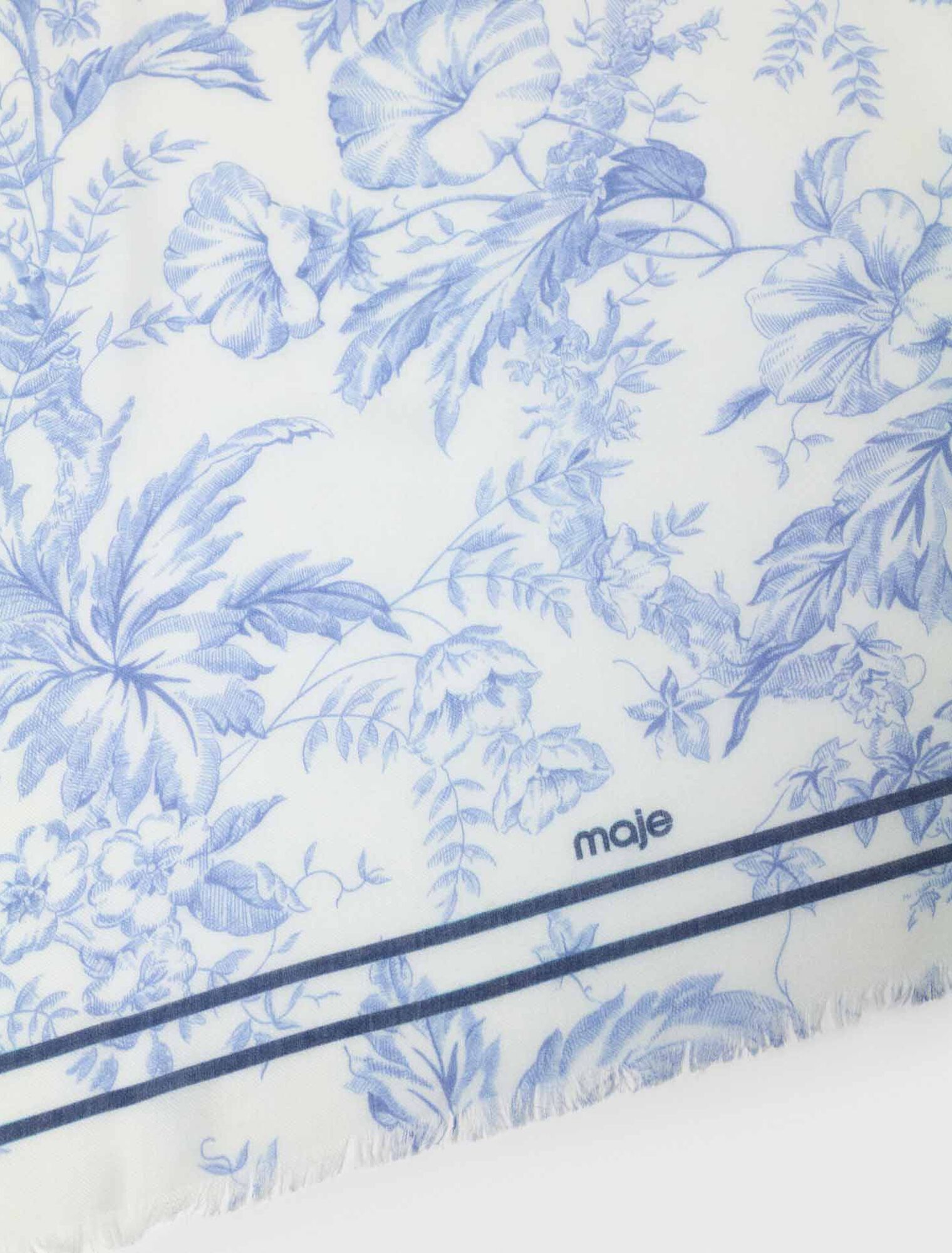 Chal de lana mixta estampado floral