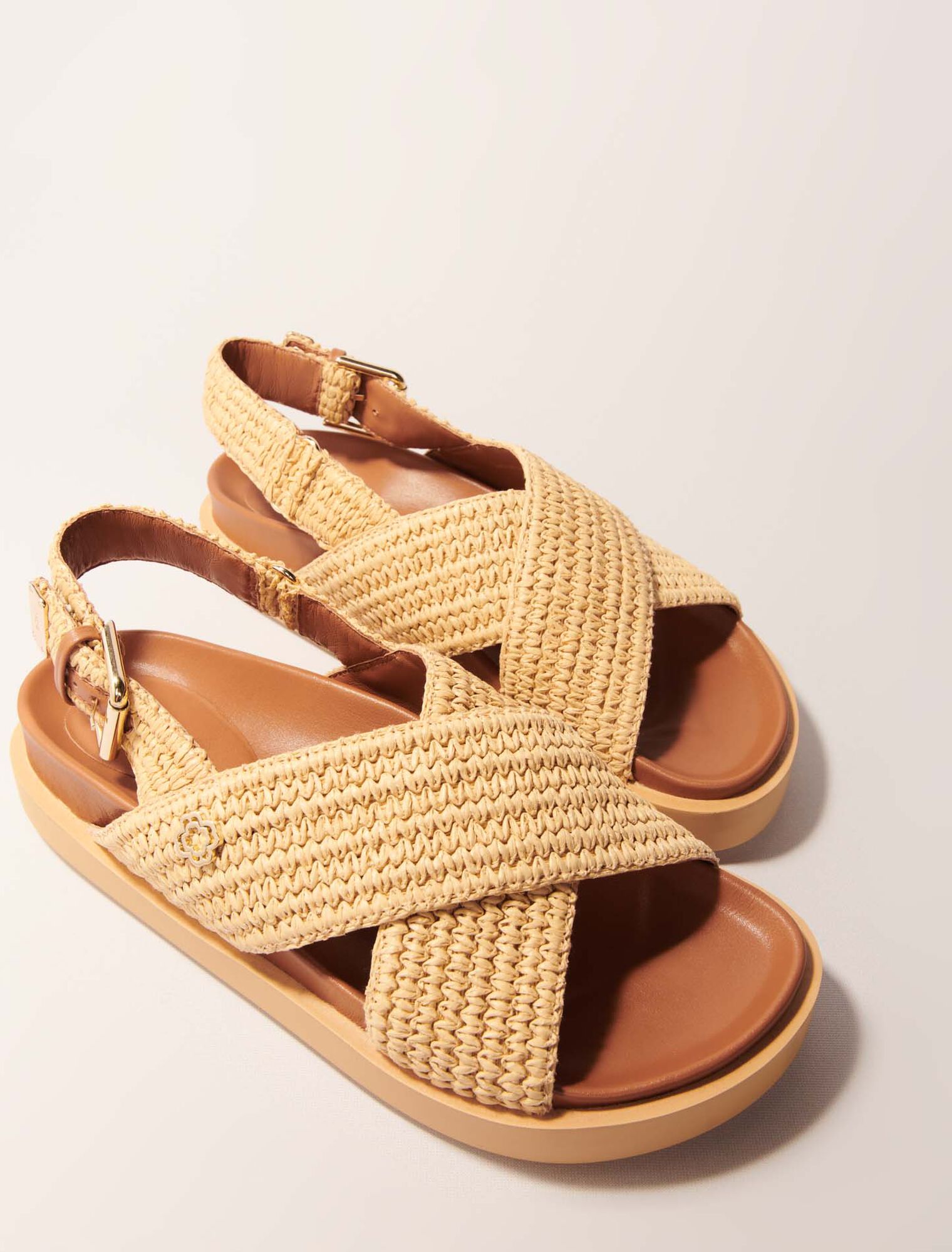 Sandalias planas efecto rafia