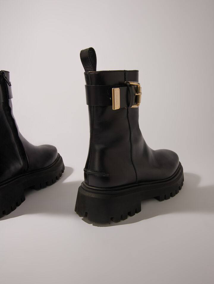 Botines de cuero con hebilla
