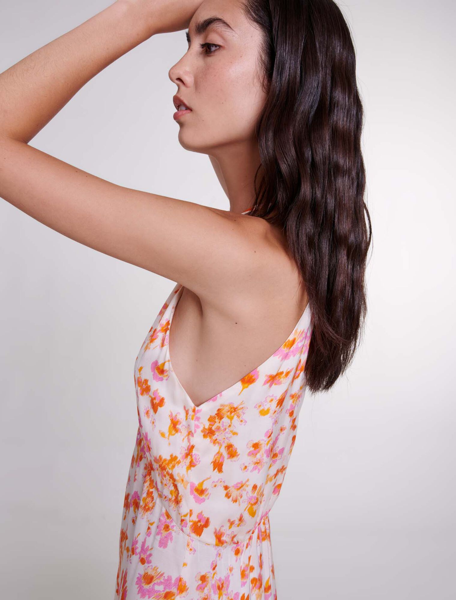 Vestido largo con flores y satinado