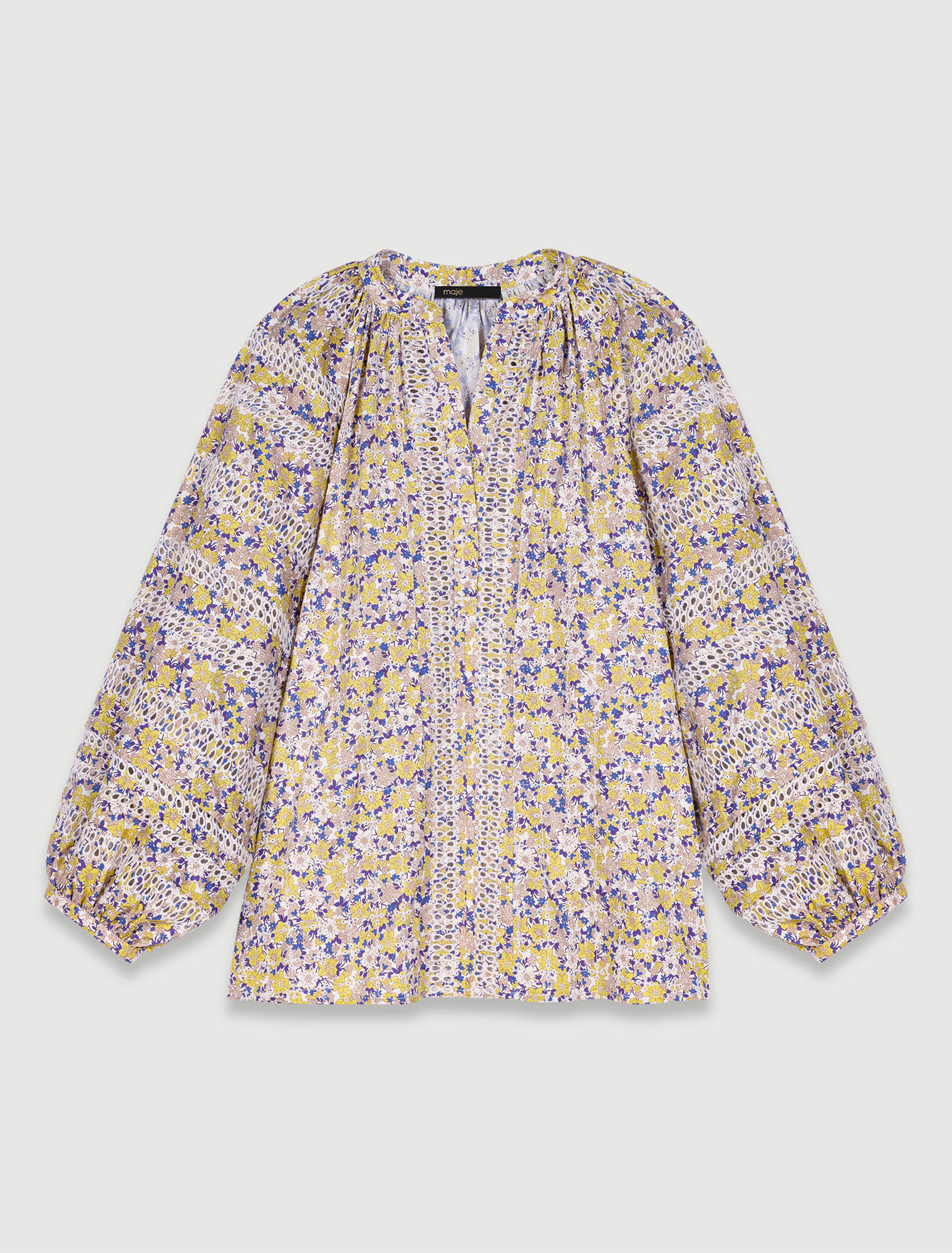 Blusa estampada y bordada