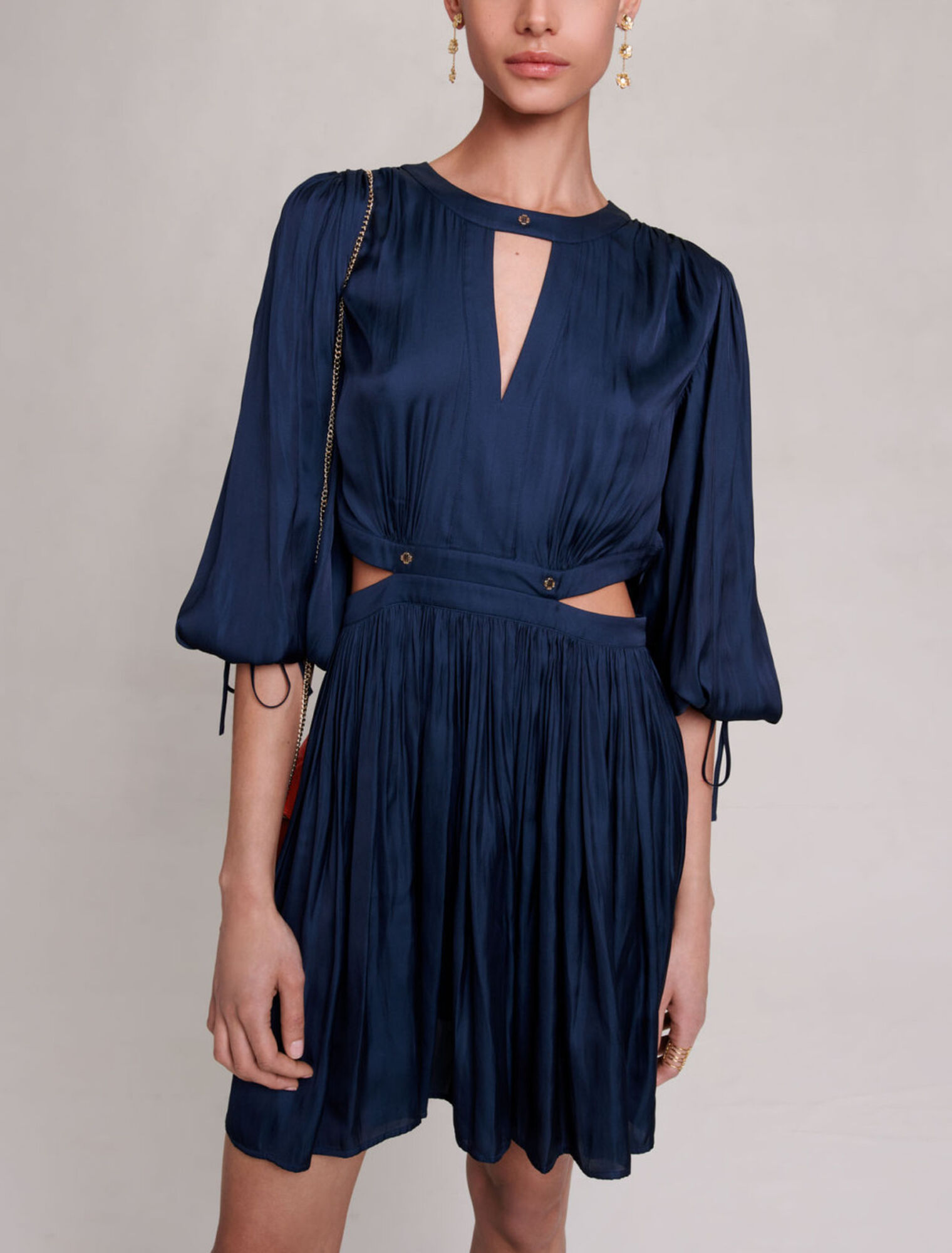 Vestido corto satinado