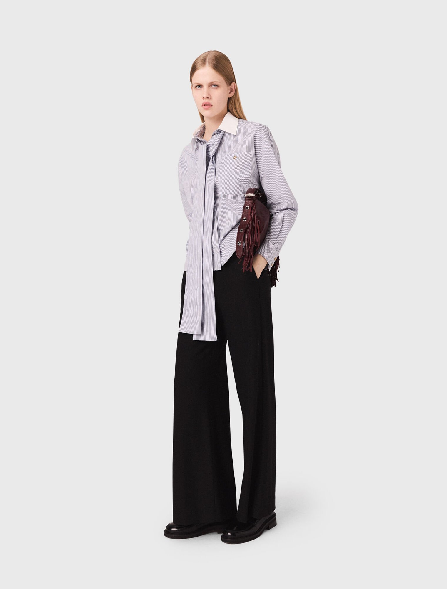 Pantalón acampanado