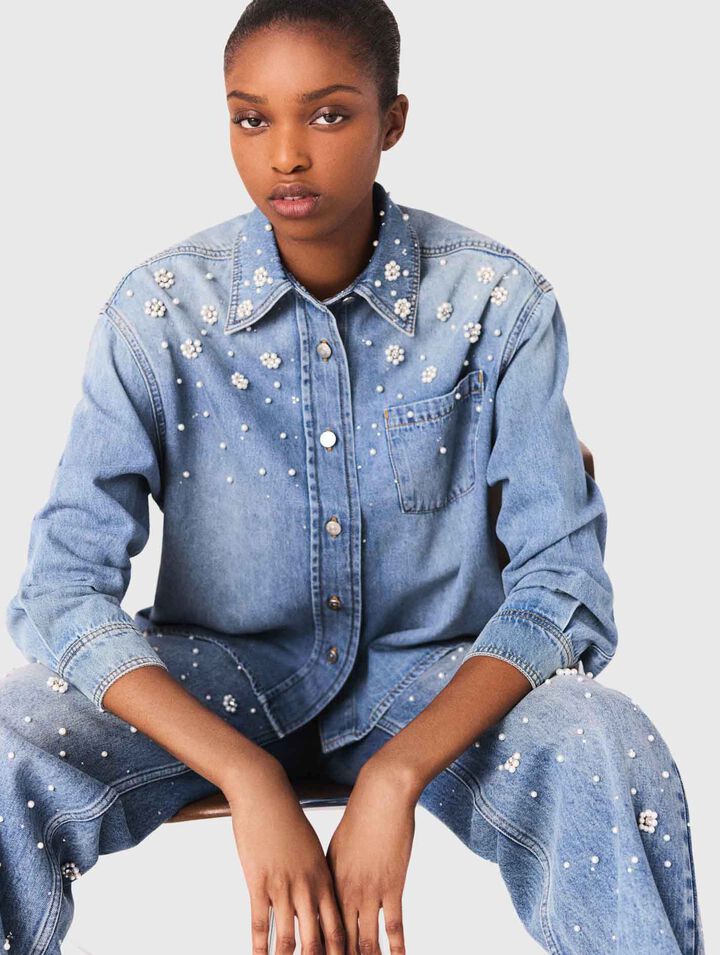 Camisa vaquera con perlas bordadas