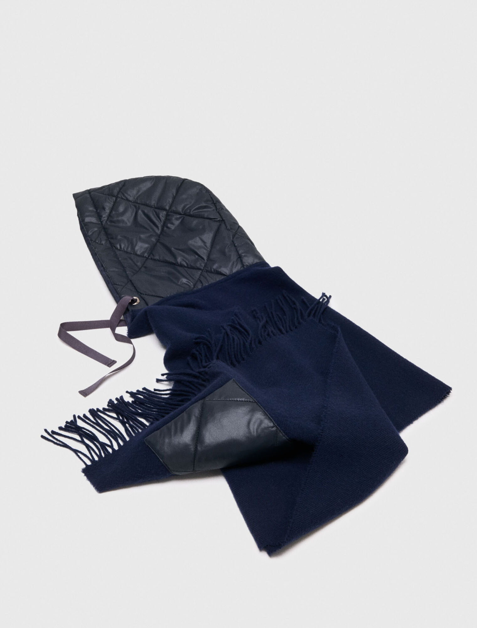 Poncho de lana con capucha