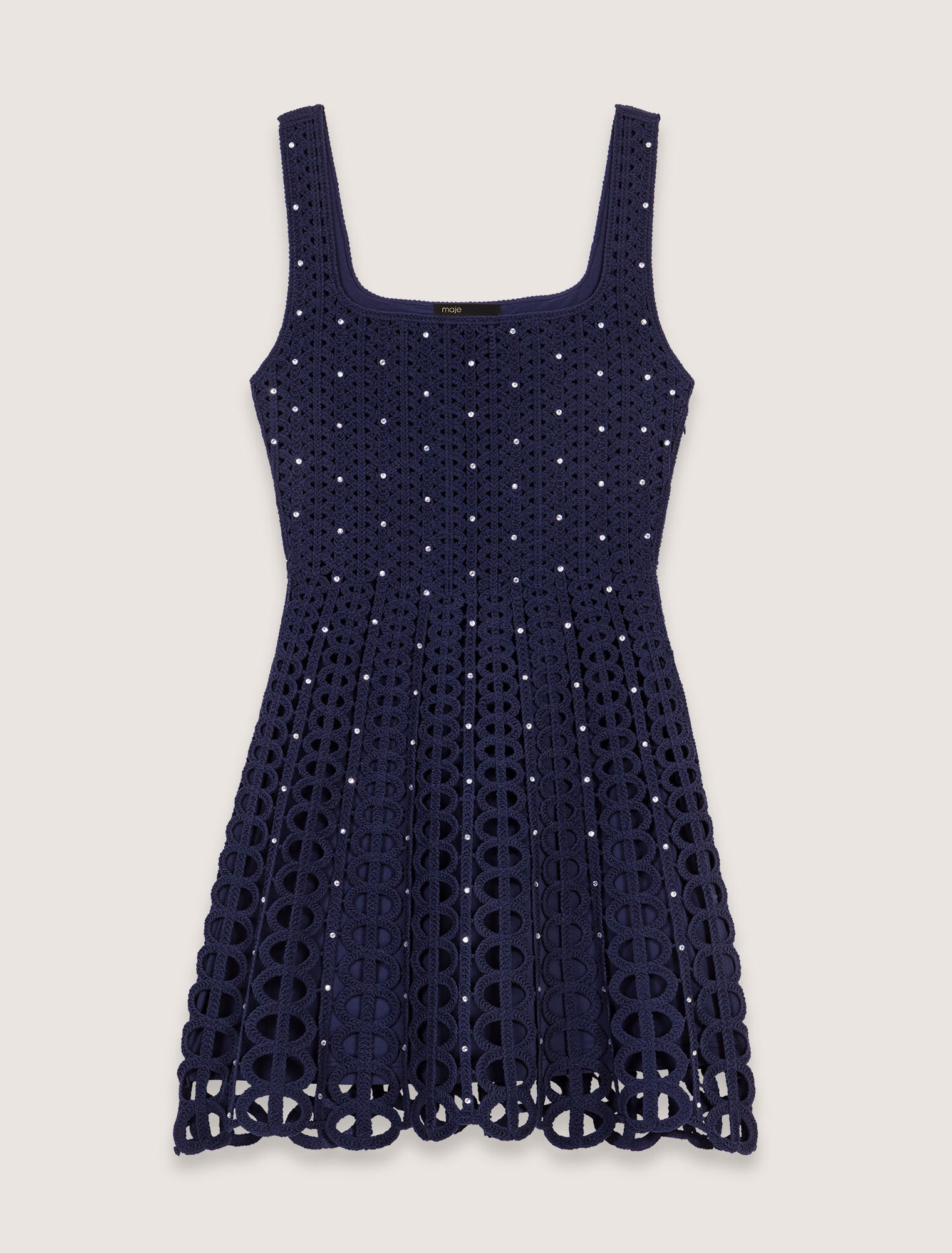 Vestido corto de ganchillo y strass