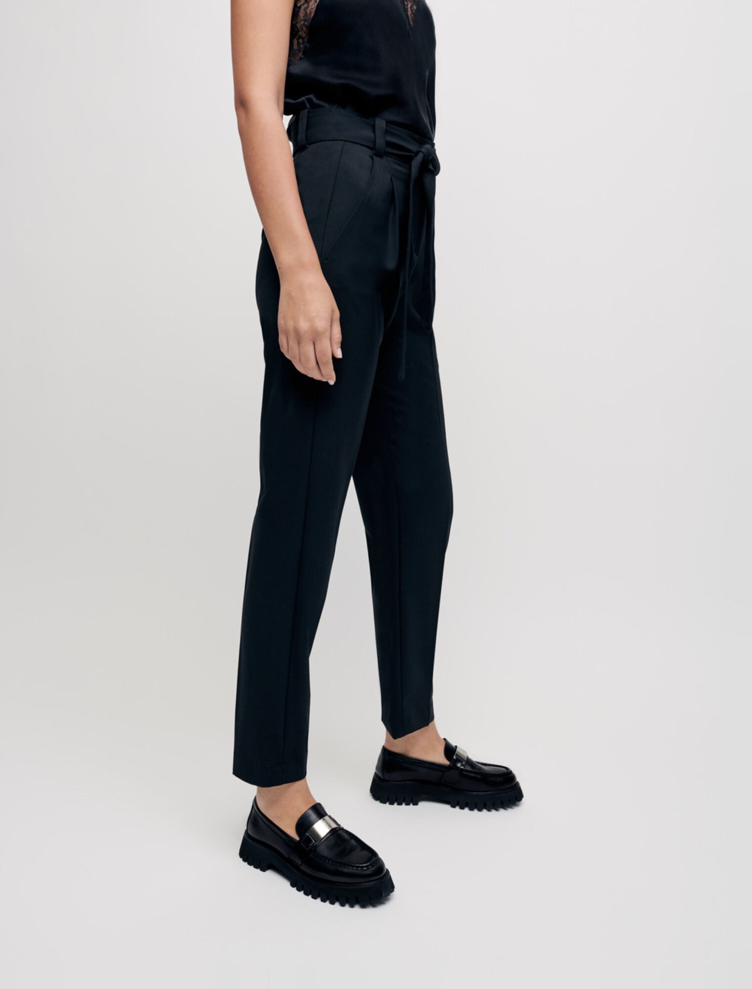 Pantalón de talle alto con cinturón