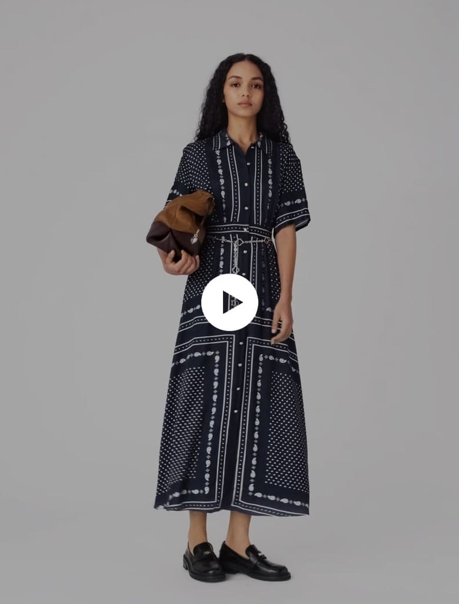 Vestido largo fluido con estampado