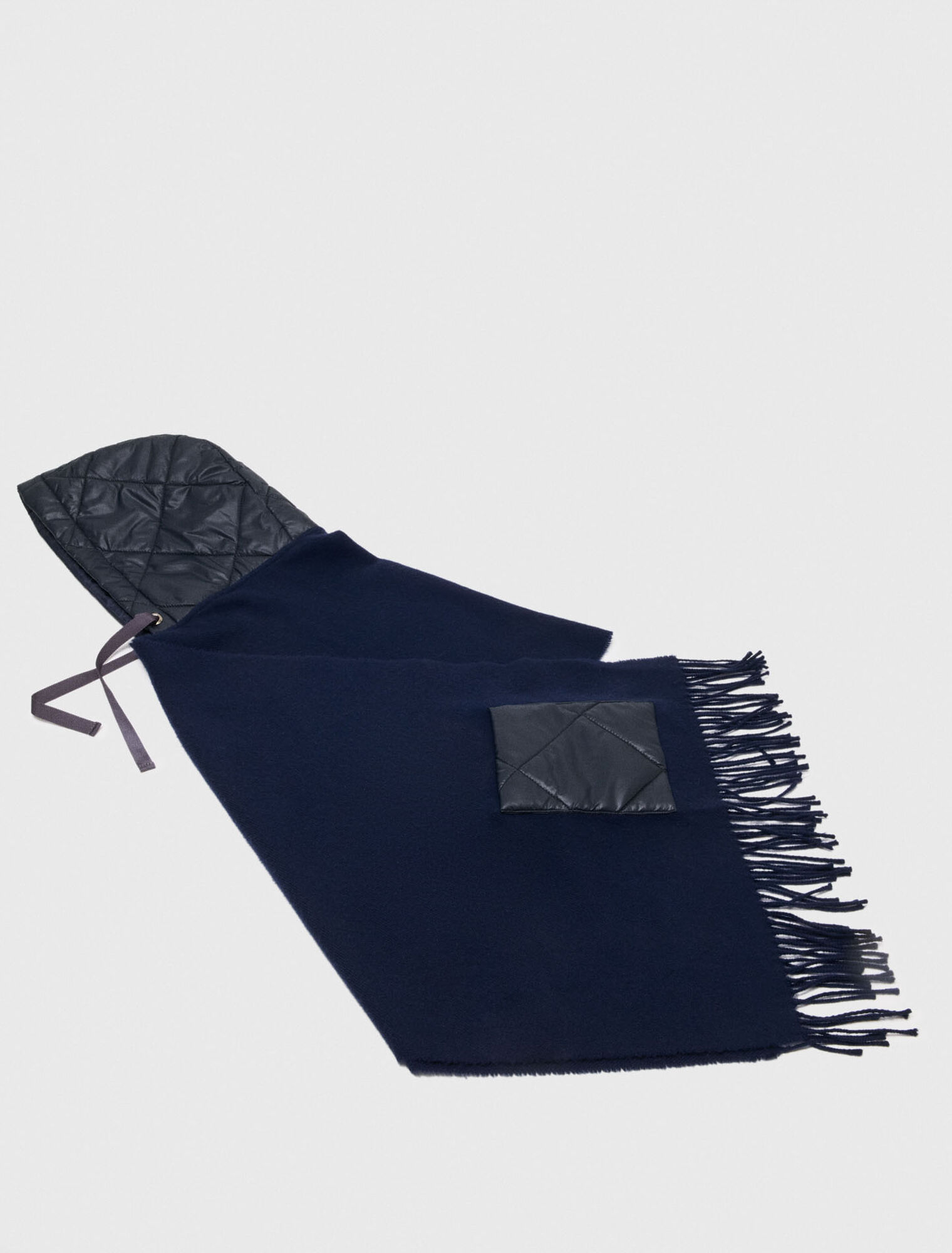 Poncho de lana con capucha