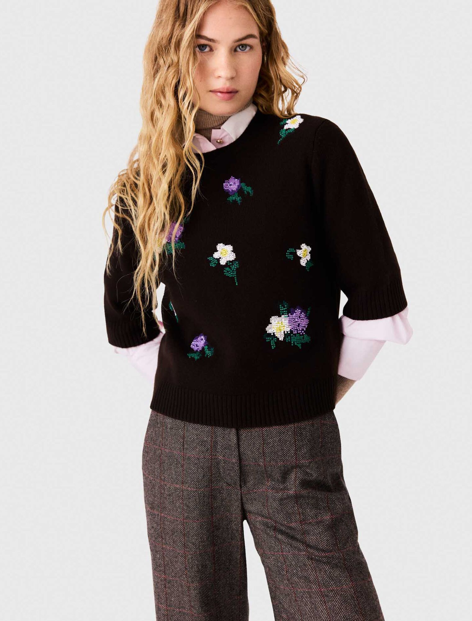 Jersey con bordados florales