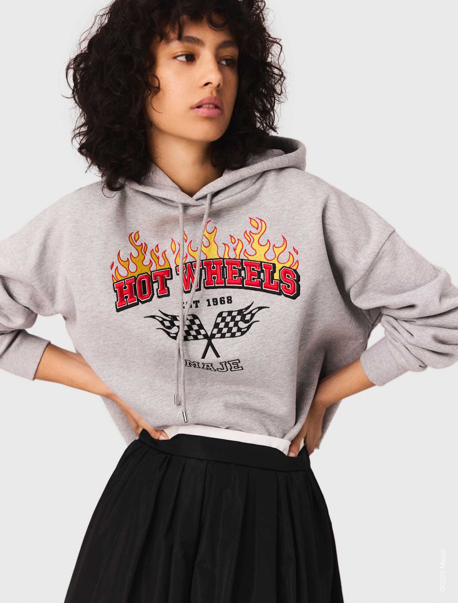 Sudadera corta con logotipo bordado