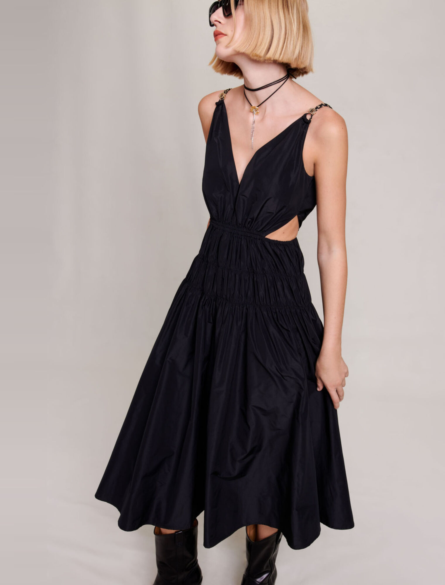 Vestido de tafetán abierto en la cintura