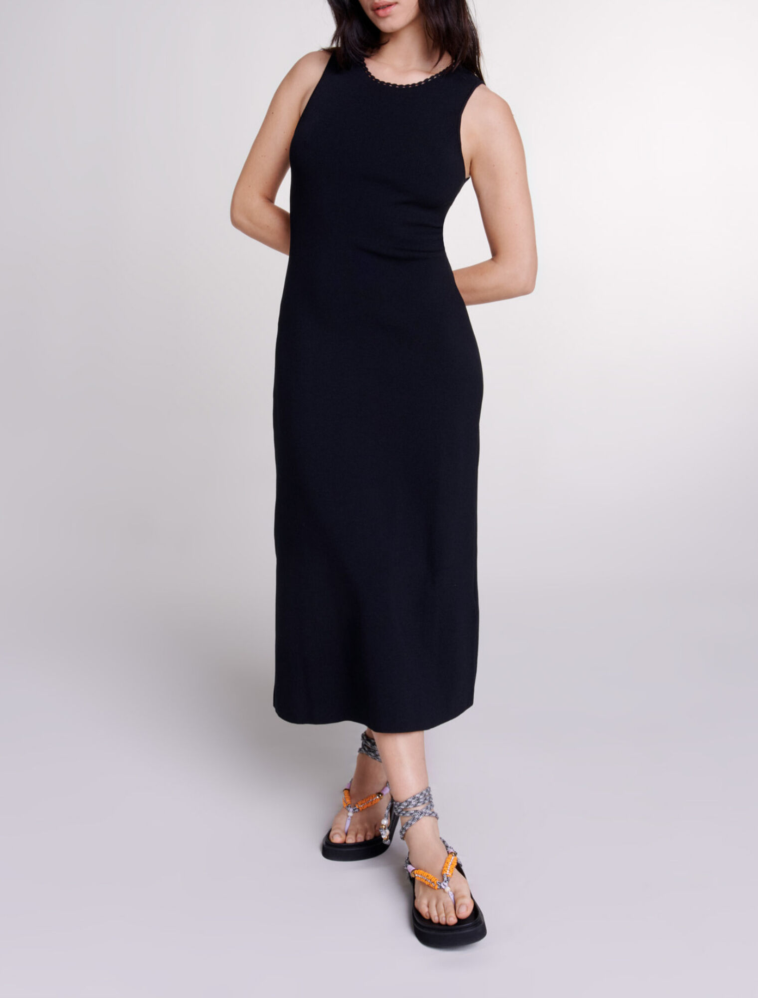 Vestido largo de punto con recortes