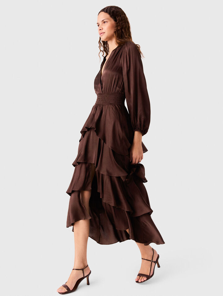 Vestido largo fluido con volantes