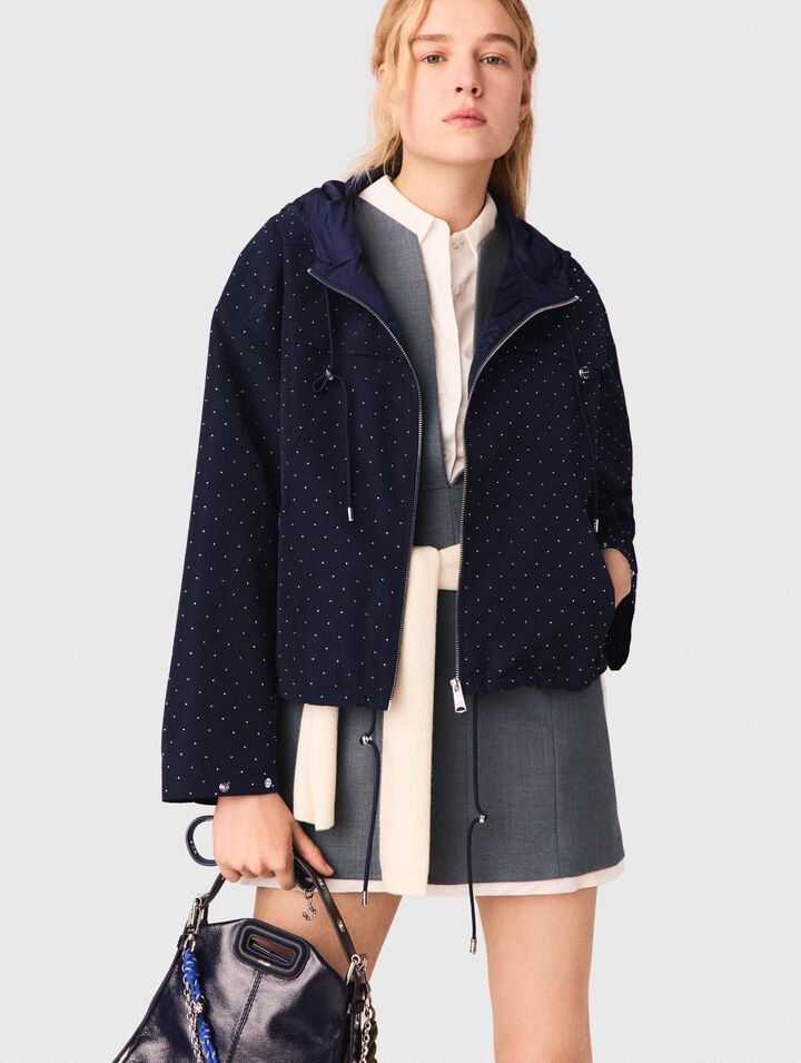 Cortavientos capucha y brillantes