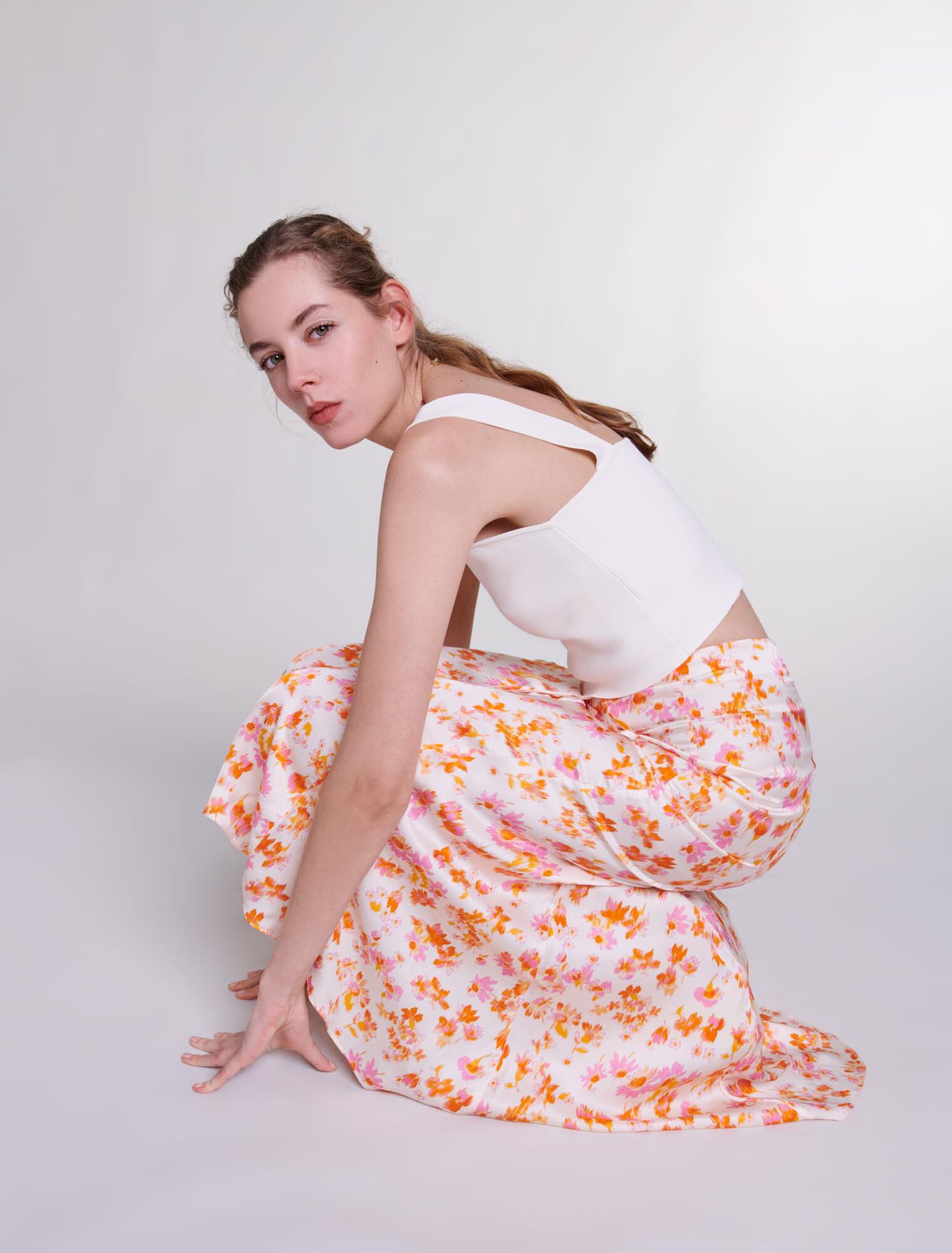 Falda satinada con estampado floral