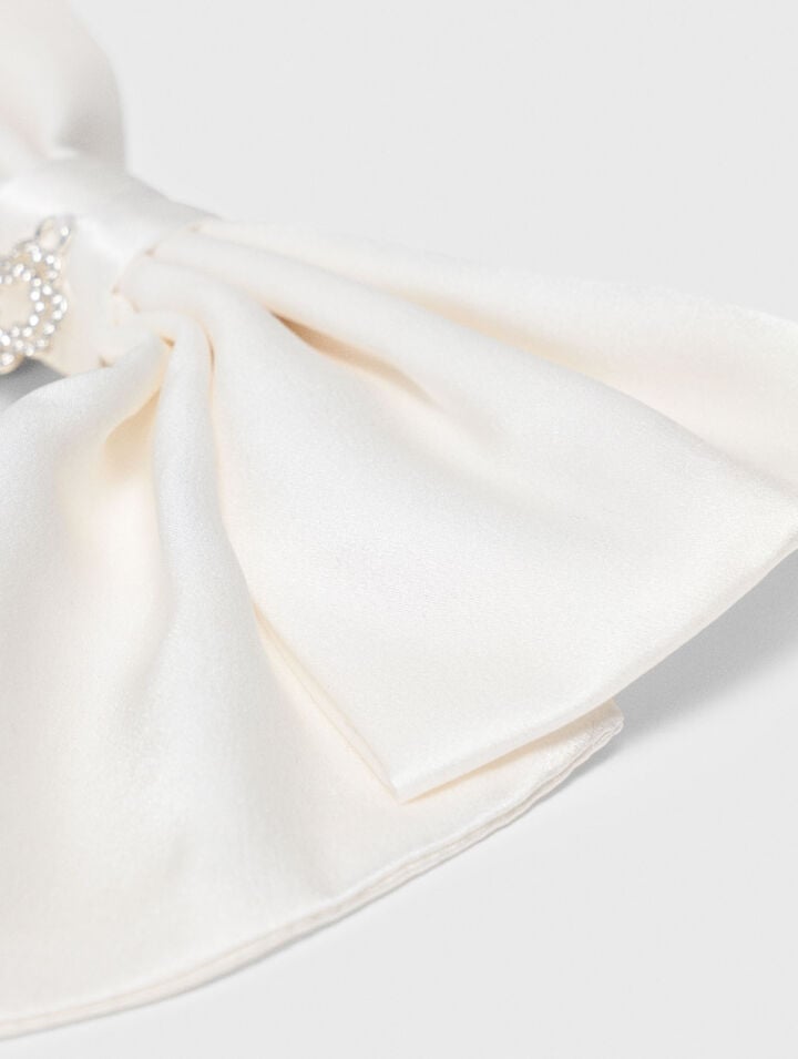 Pasador con lazo de sat&eacute;n