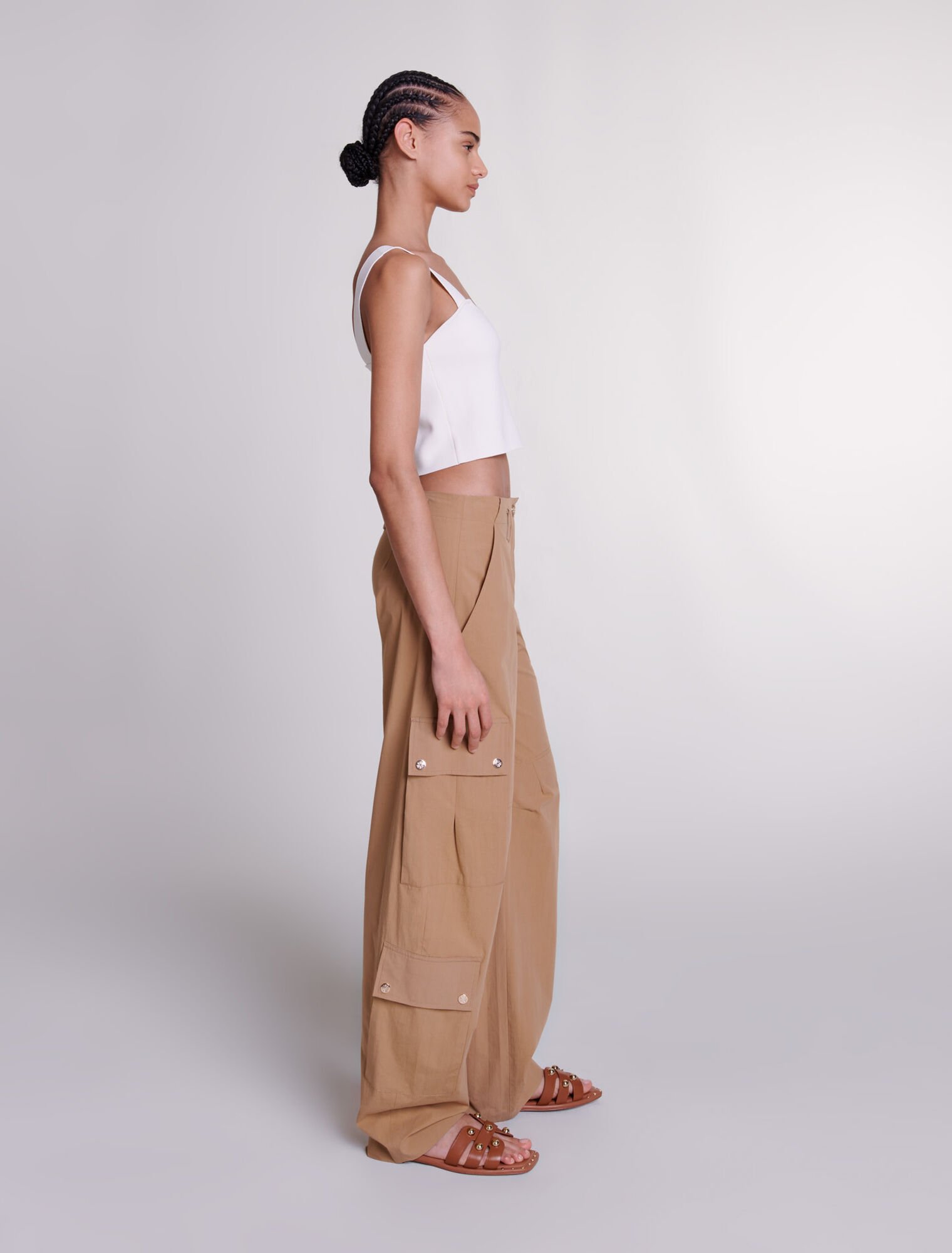 Pantalón cargo con bolsillos