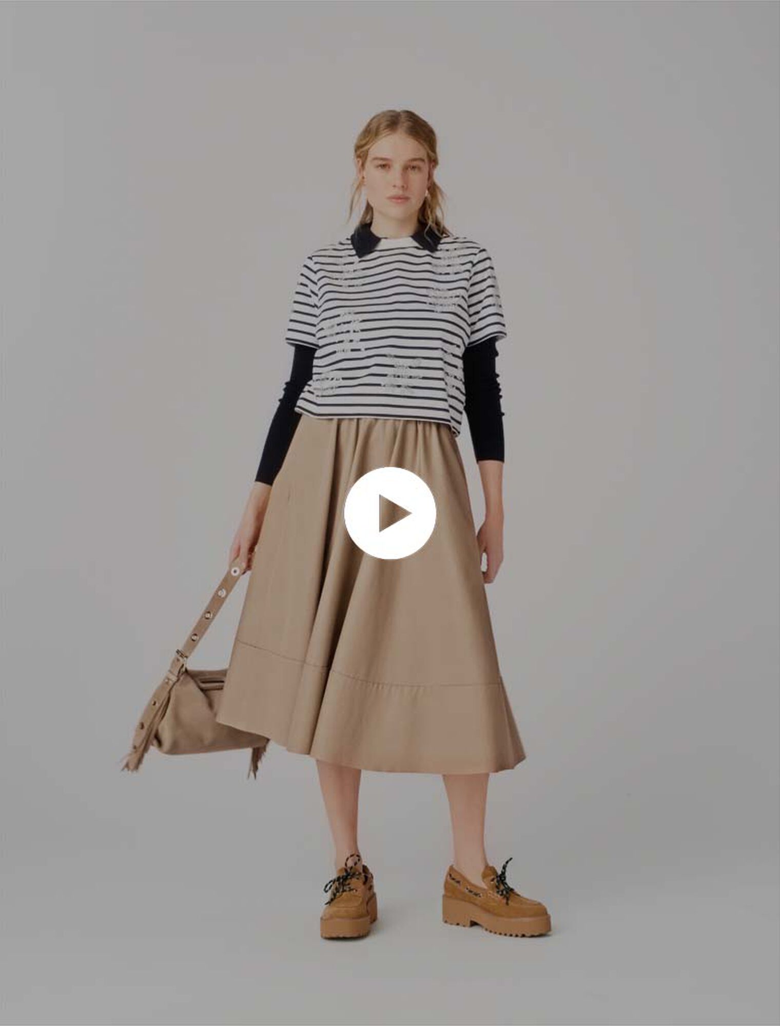 Camiseta rayas con flores de strass