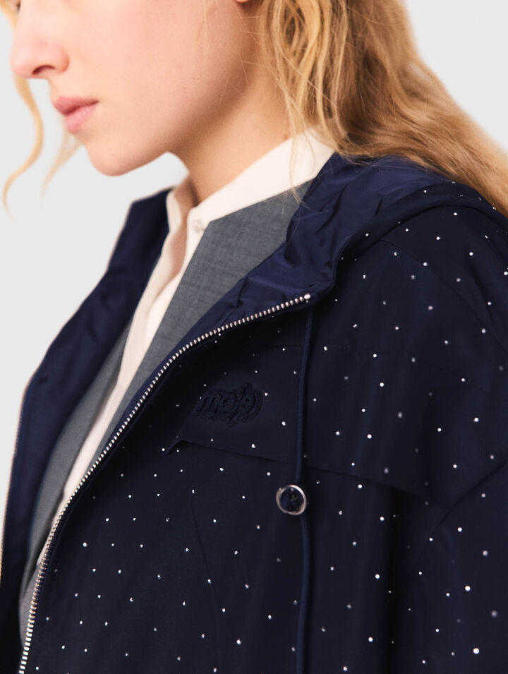 Cortavientos capucha y brillantes