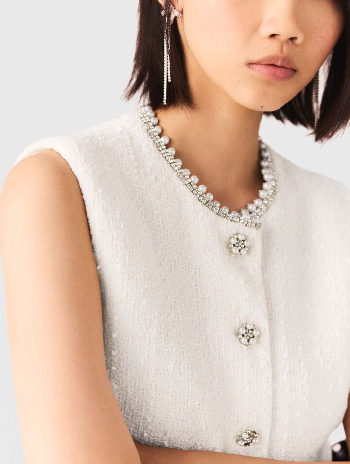 Chaleco de tweed y galón de perlas