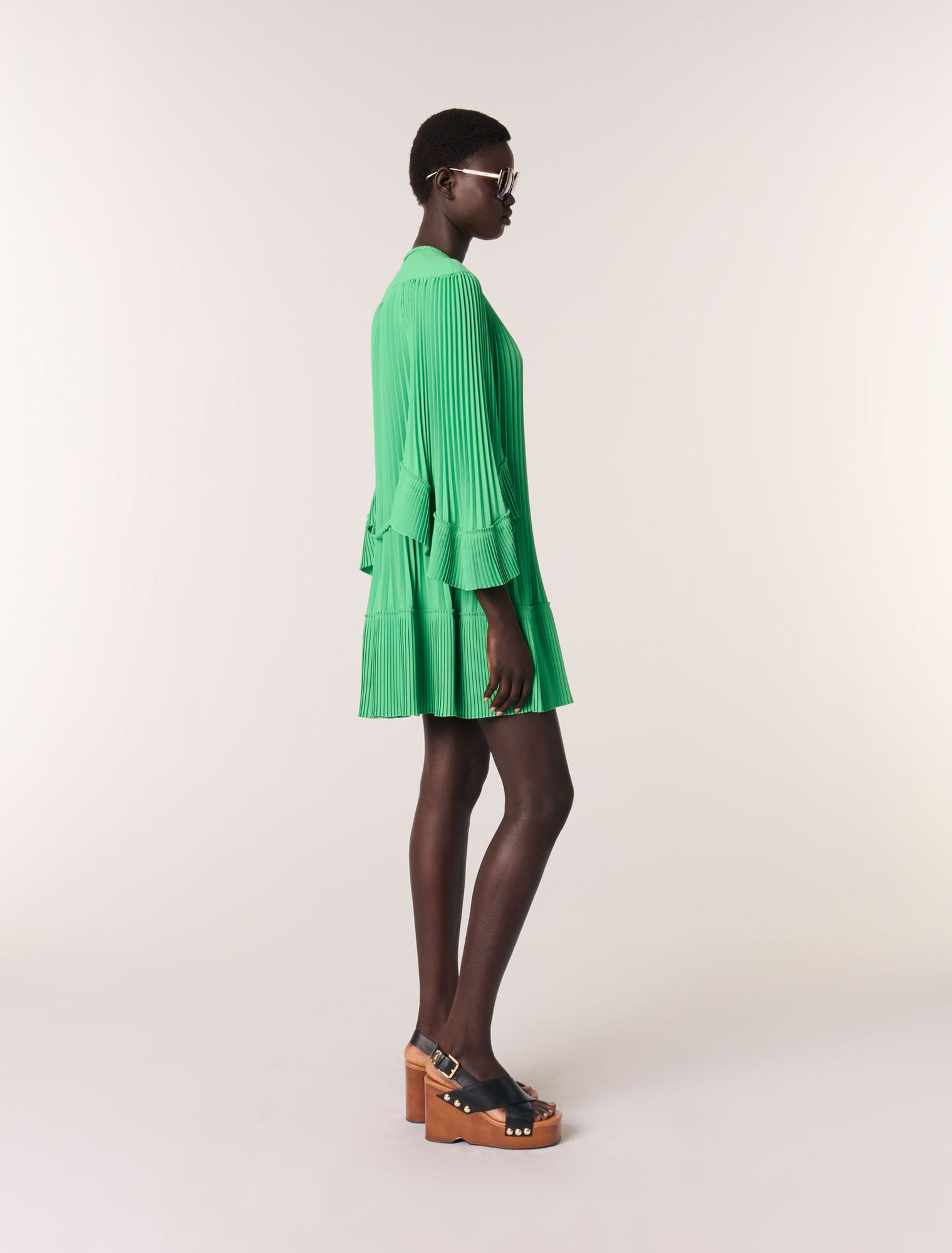 Vestido corto plisado