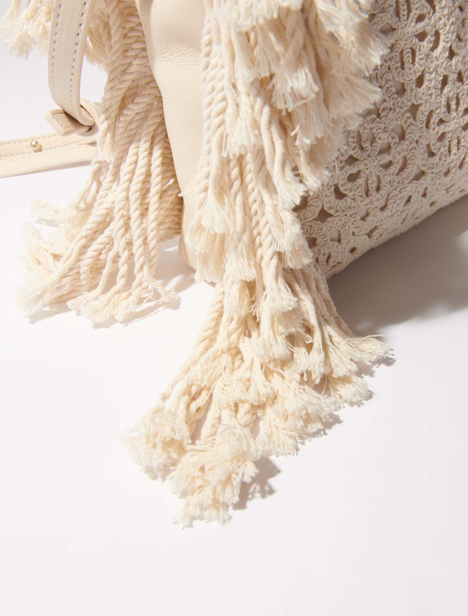 Bolso M bordado efecto encaje