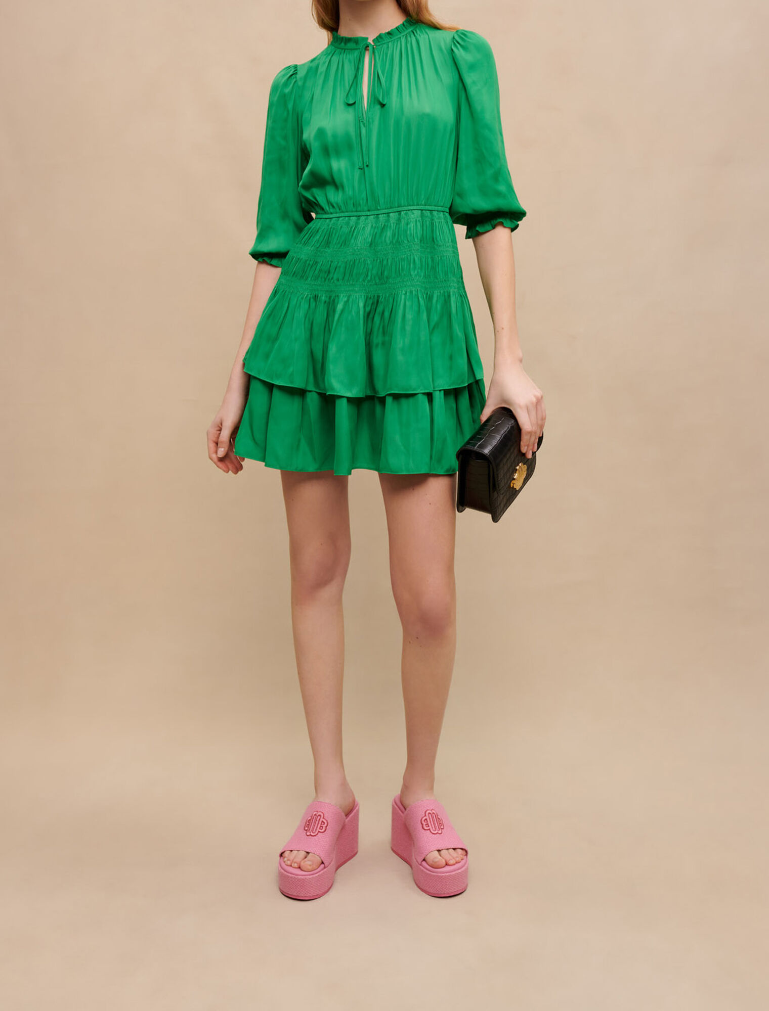 Vestido corto con volantes