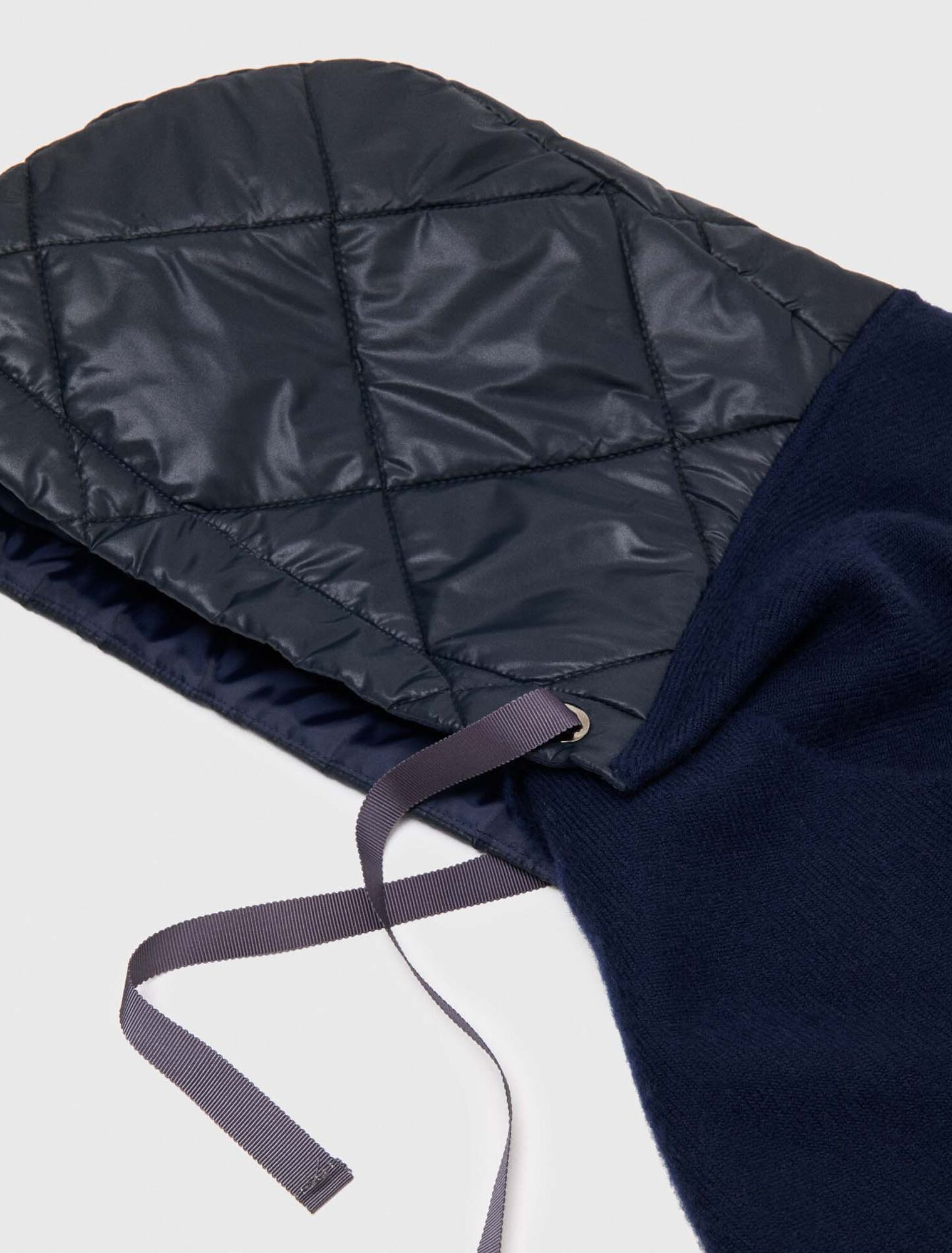 Poncho de lana con capucha