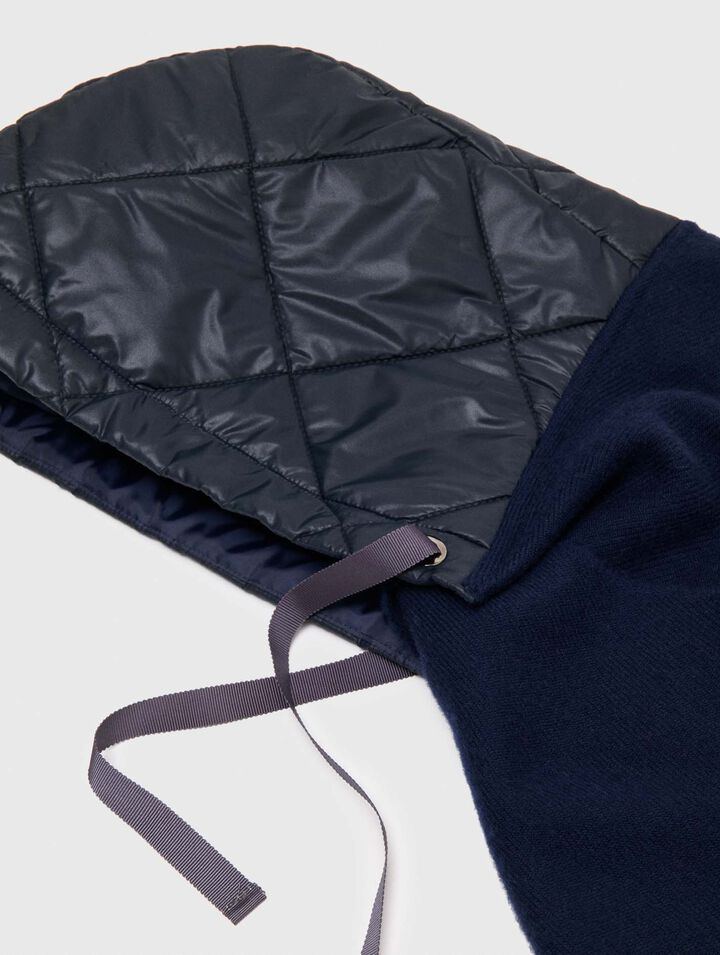 Poncho de lana con capucha