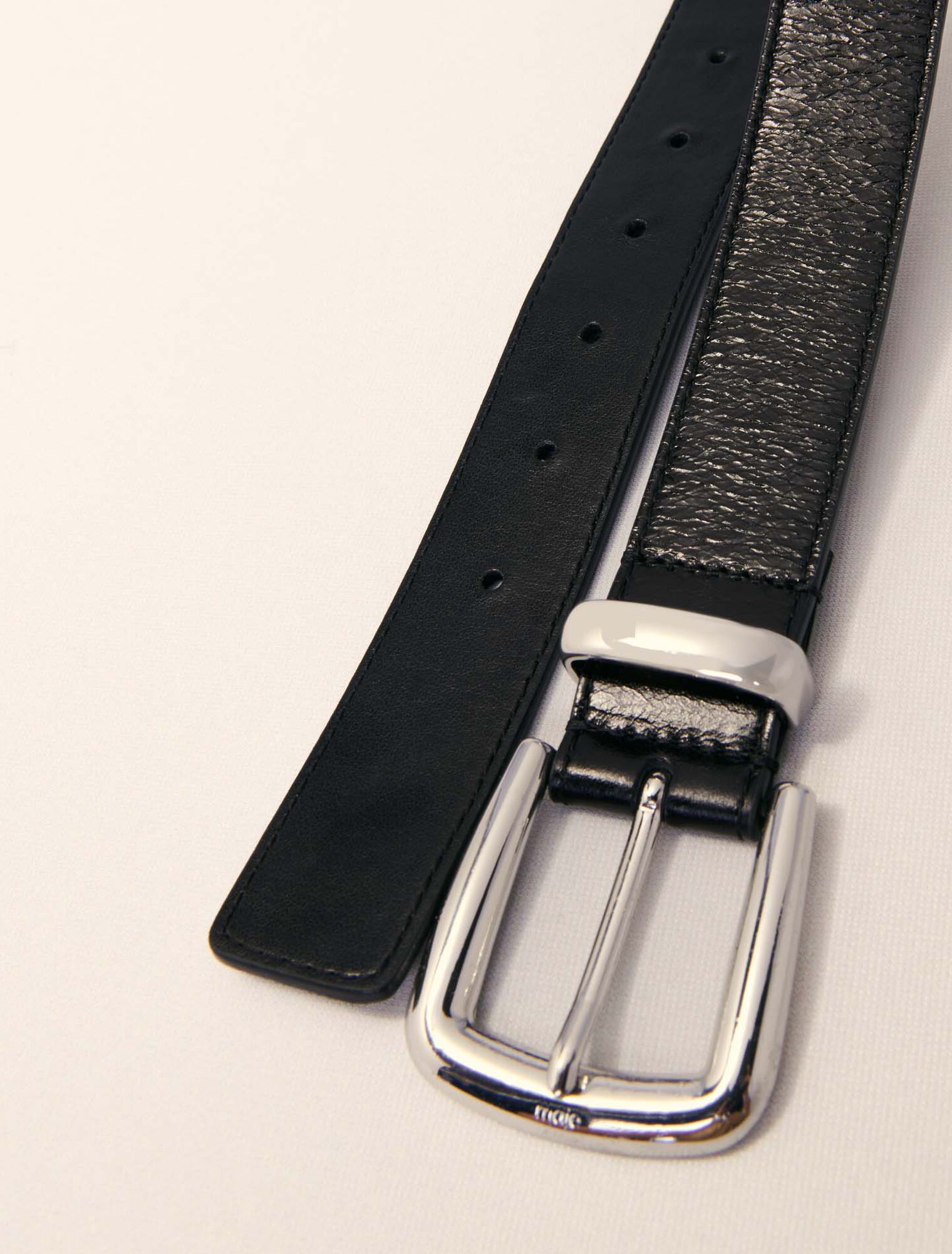 Cinturón de piel y hebilla cuadrada