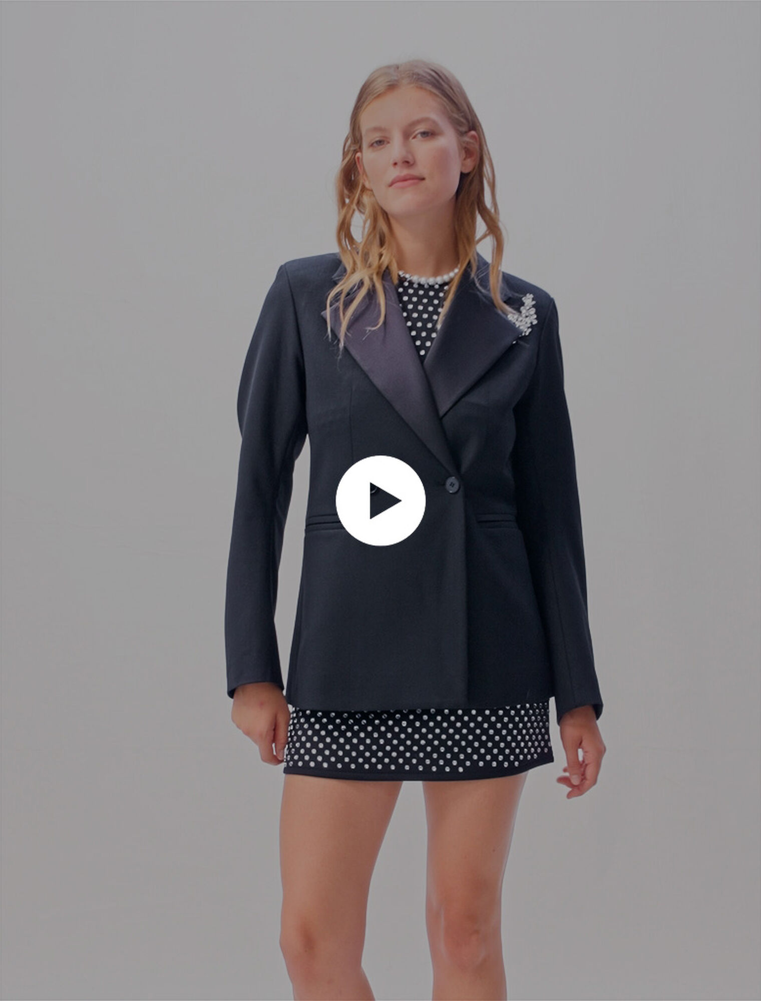 Chaqueta de traje con pasador