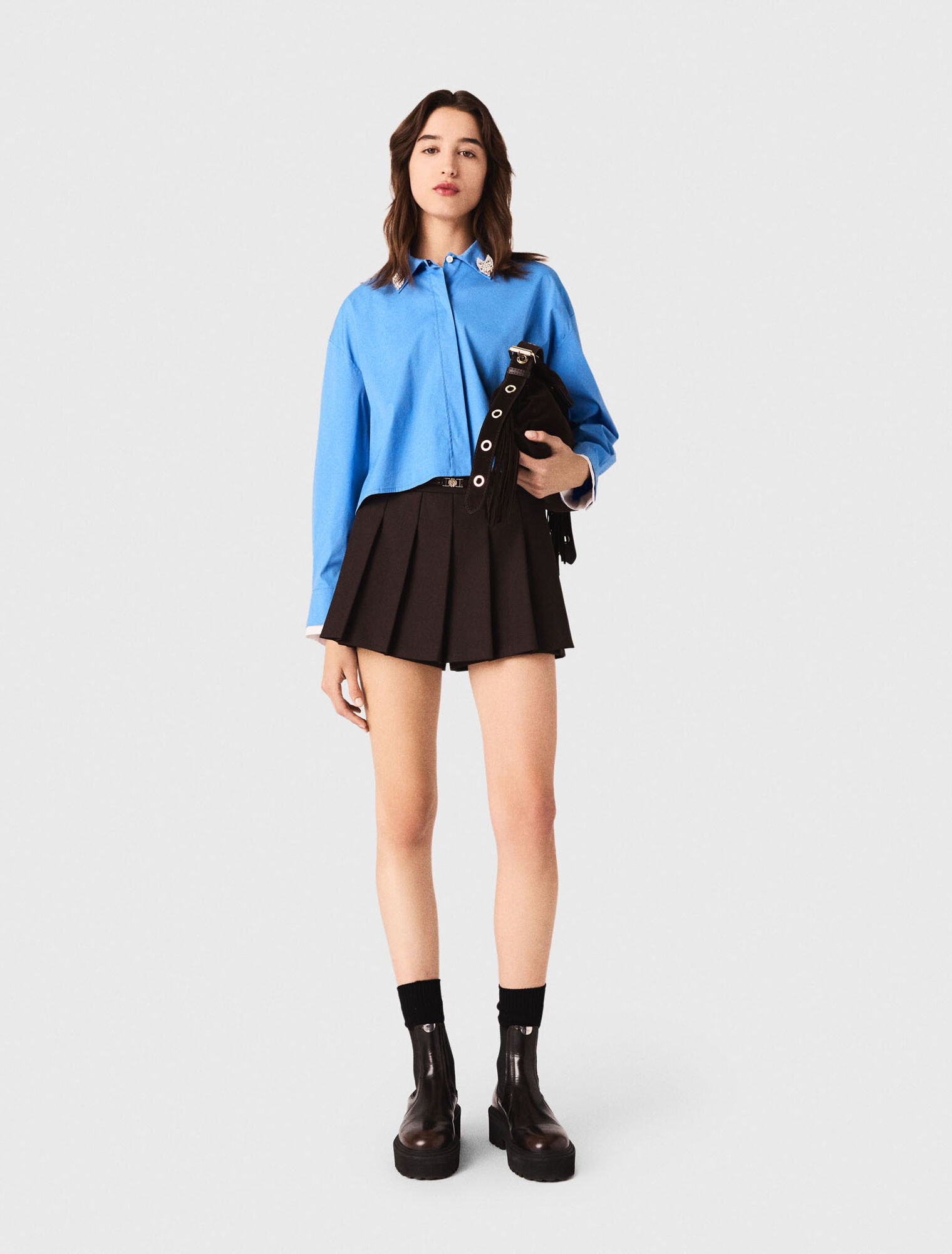 Camisa con joya desmontable