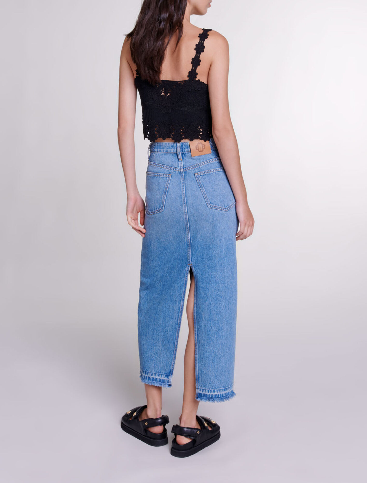 Top corto decorado con guipur