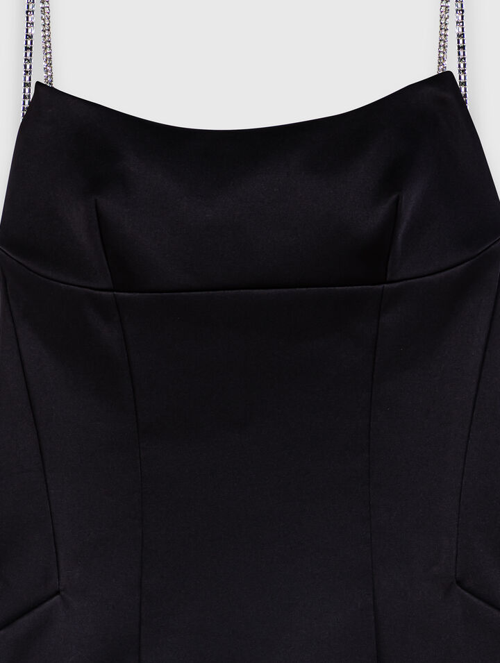 Vestido corto de sat&eacute;n sin espalda