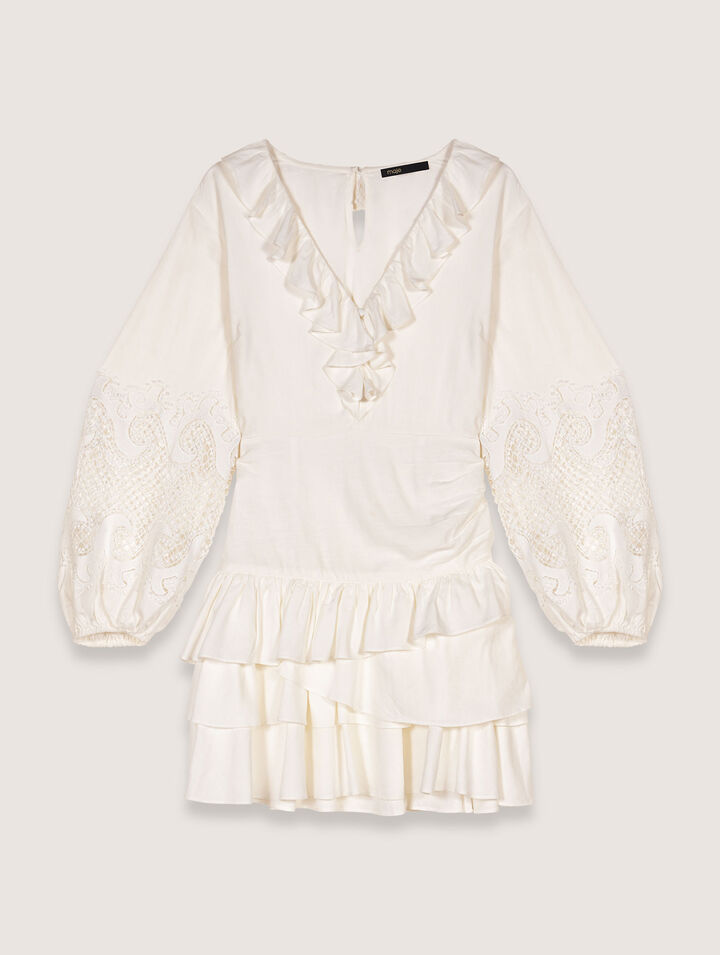 Vestido con volantes y mangas bordadas