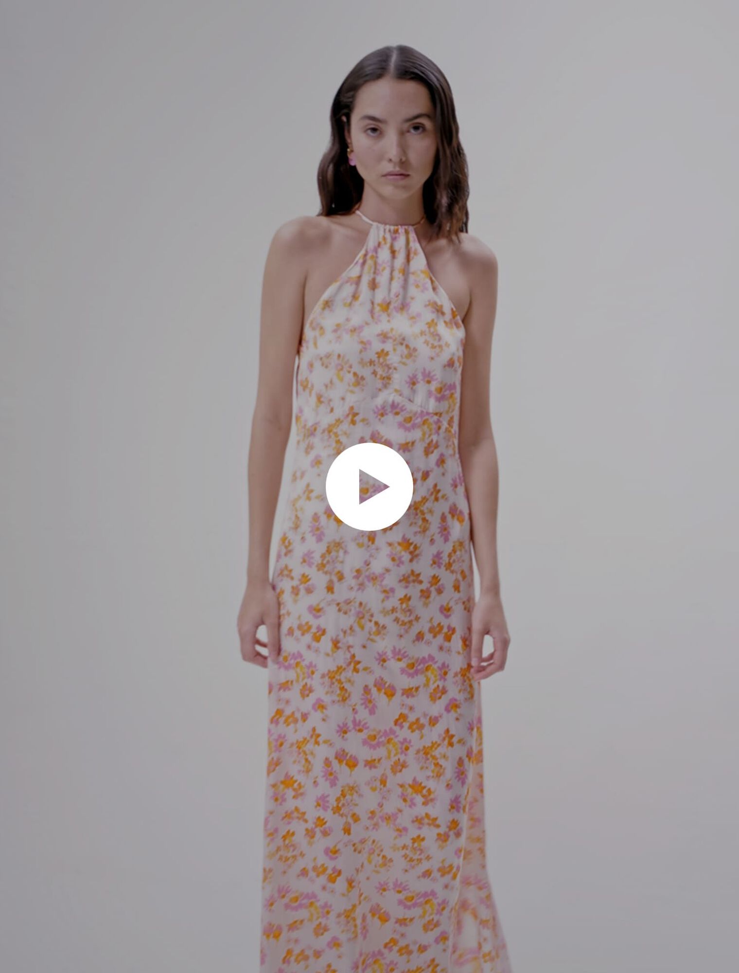 Vestido largo con flores y satinado