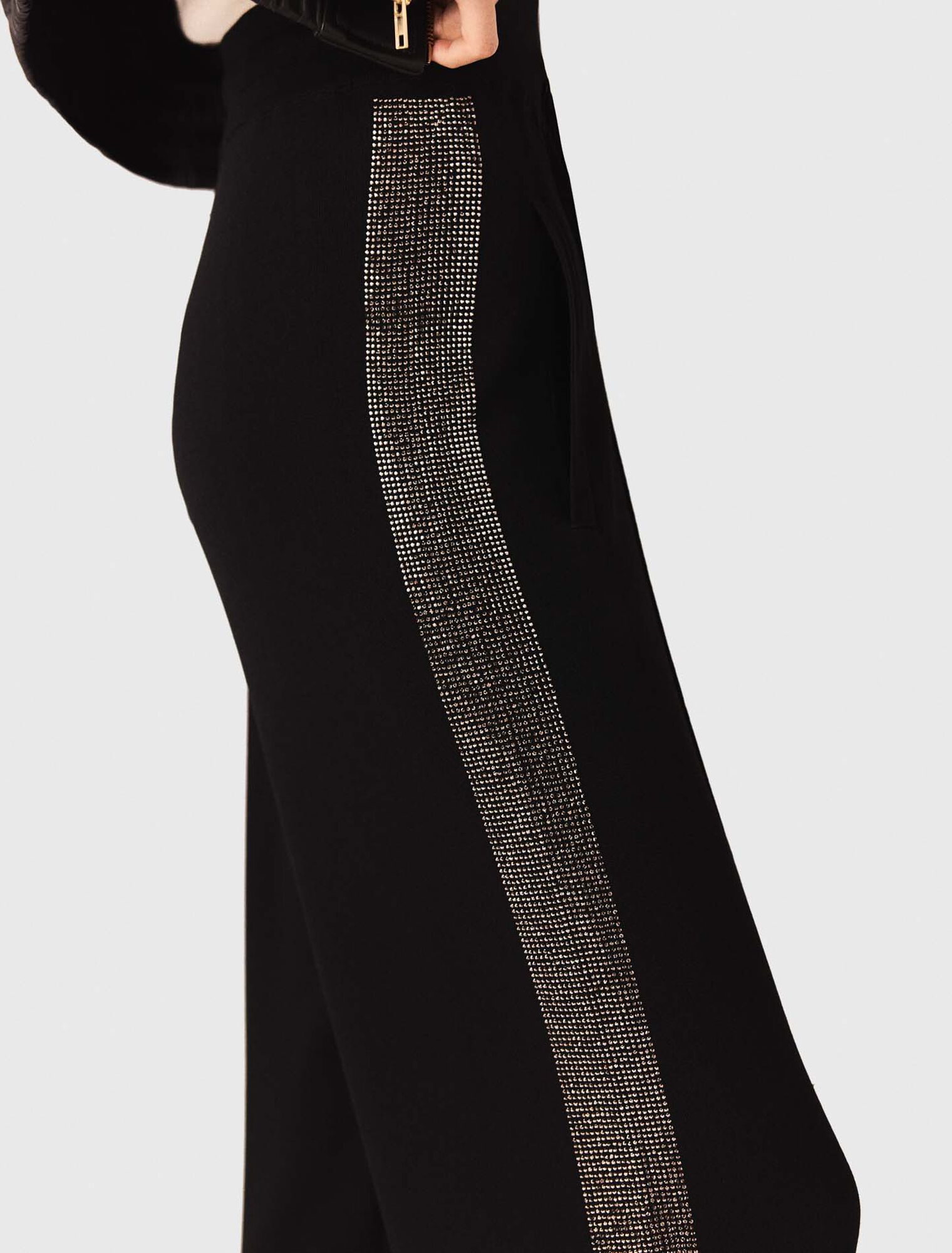 Pantalón con banda de strass