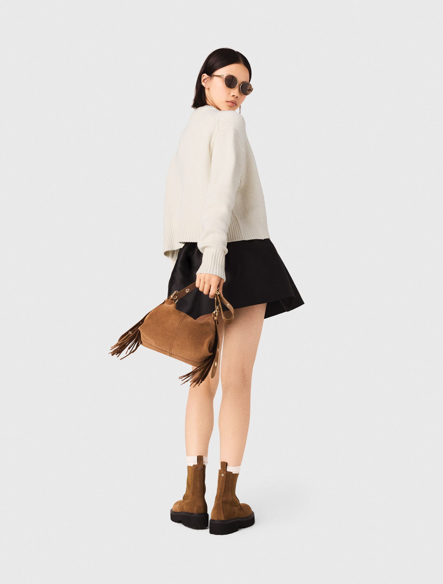 Jersey con broche floral