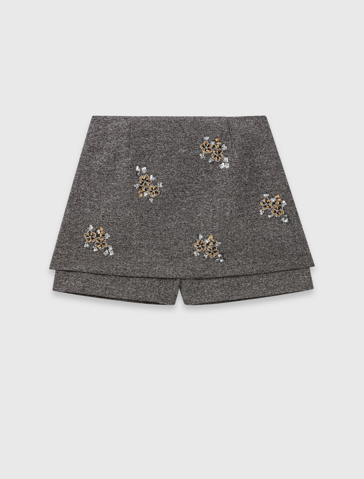 Short con bordado floral
