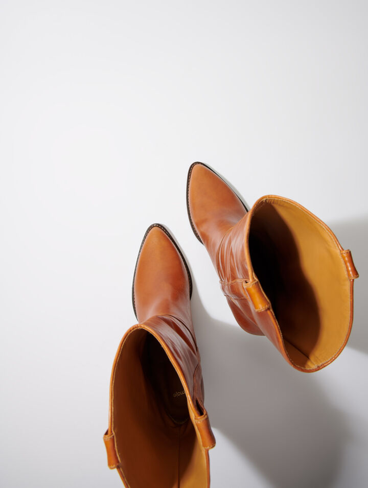 Botas de piel con tacón