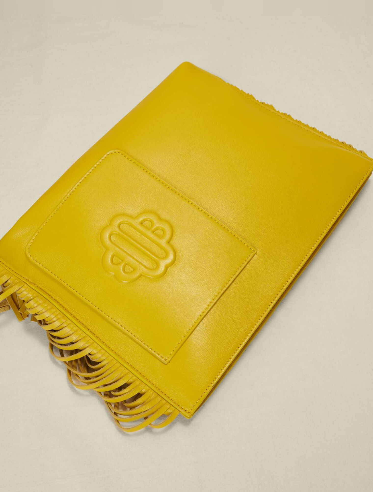 Bolso de mano de piel con flecos