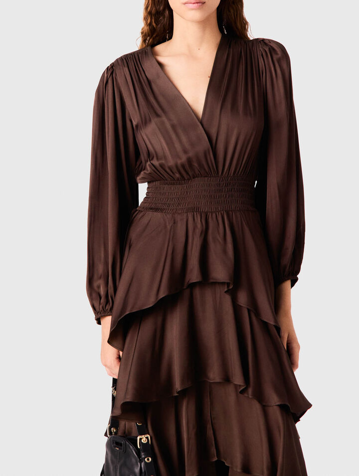 Vestido largo fluido con volantes