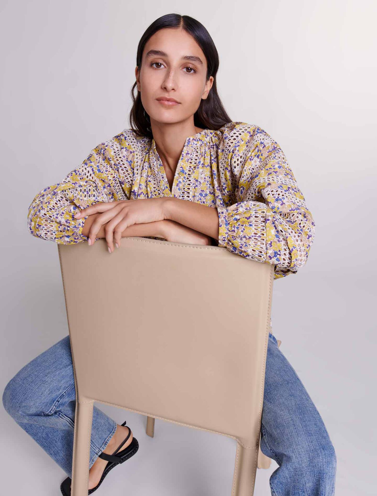 Blusa estampada y bordada