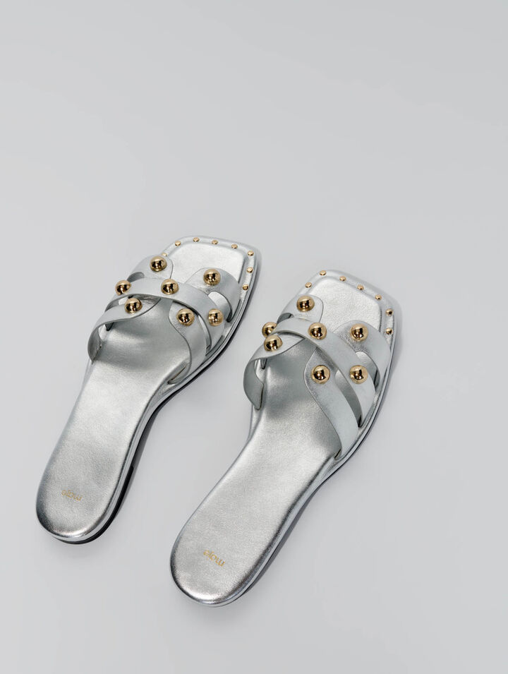 Mules de piel con tachuelas