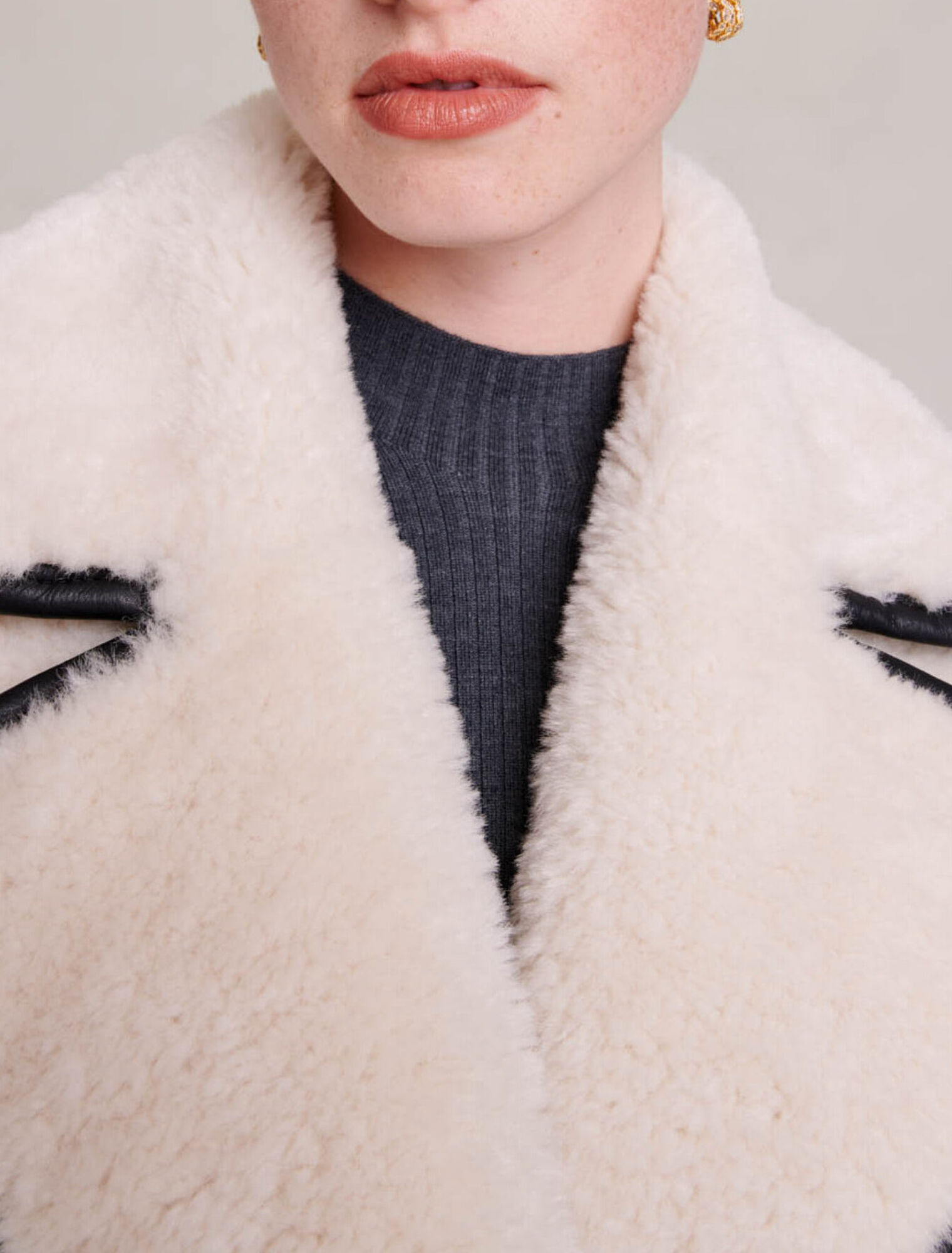 Abrigo corto de piel sint&eacute;tica