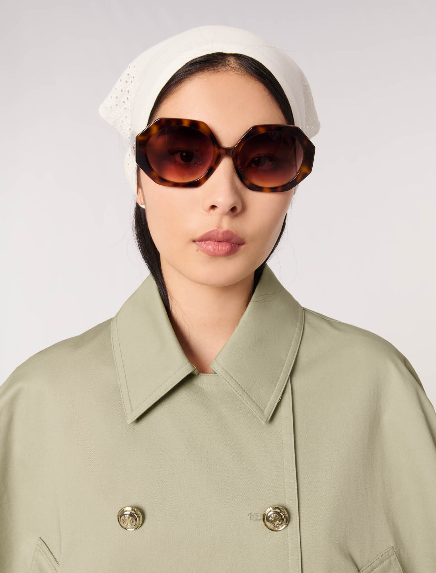 Gabardina corta efecto capa