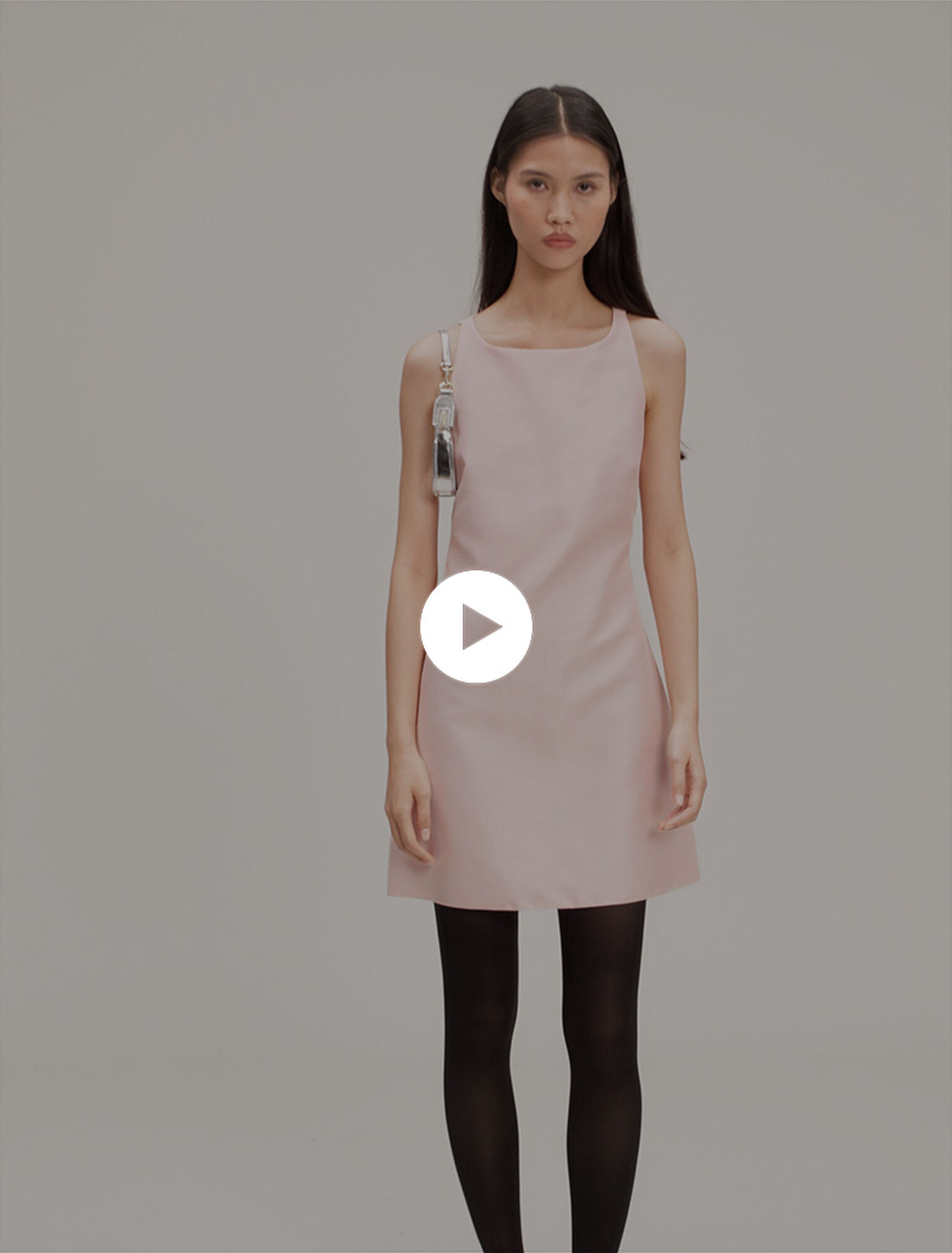 Vestido con espalda descubierta