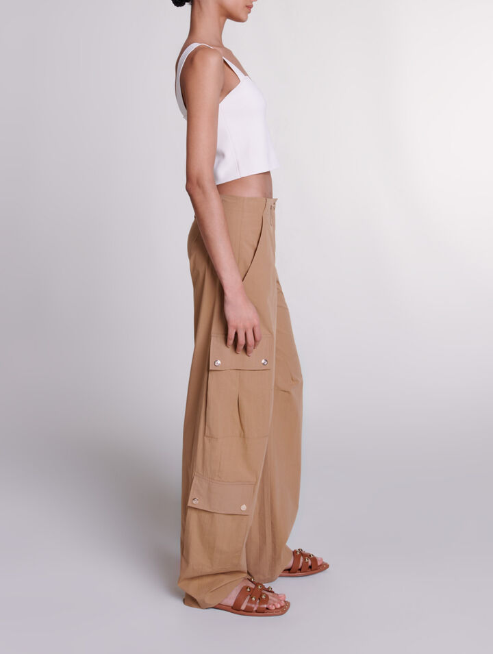Pantalón cargo con bolsillos